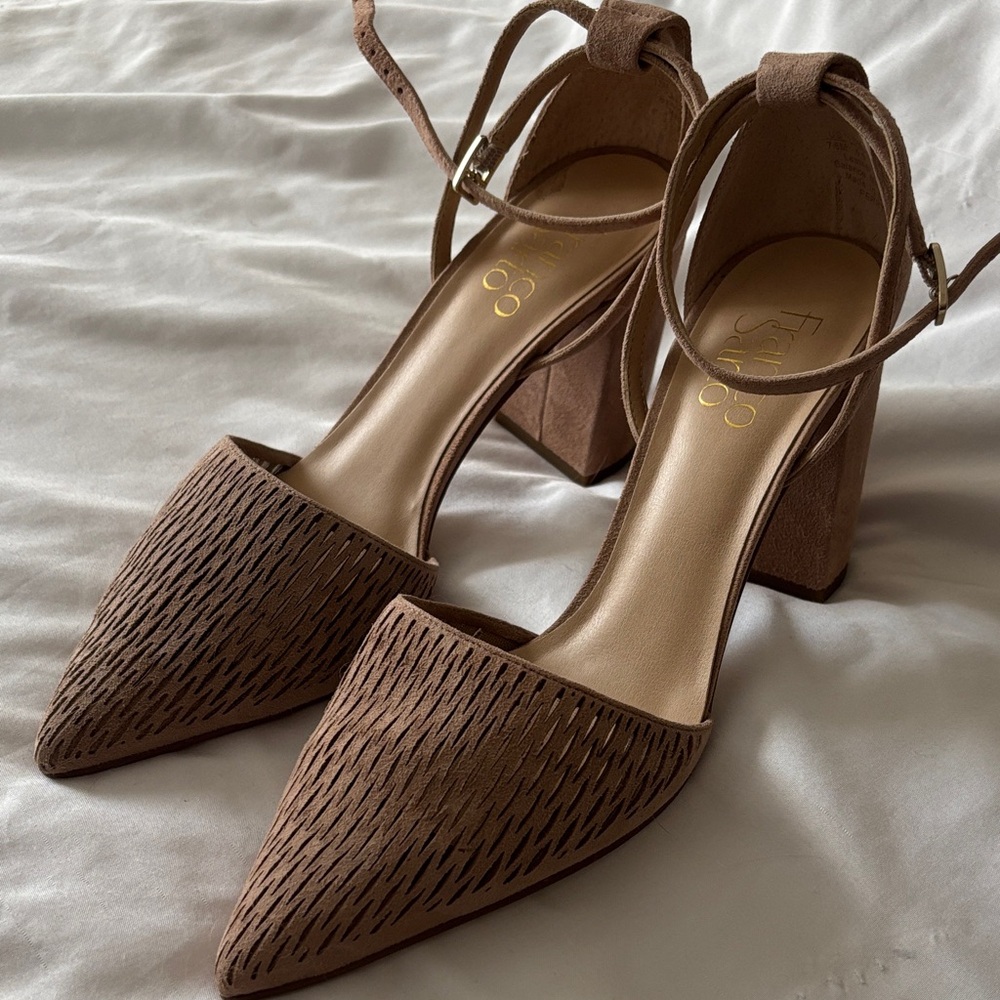 Franco Sarto 7.5 Pump Heel  Perry Toffee  full toe ankle strap suede NEW IN BOX